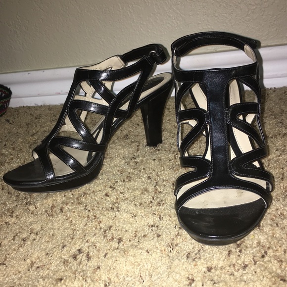 Black Naturalizer Heels - Picture 1 of 4